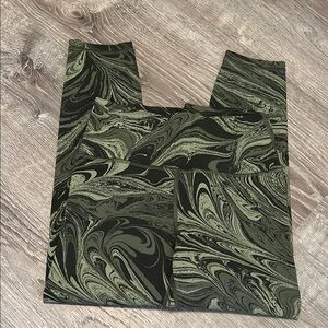 Athleta Green and Black Swirl 7/8 length